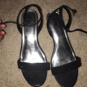 Black sparkly Fioni heels